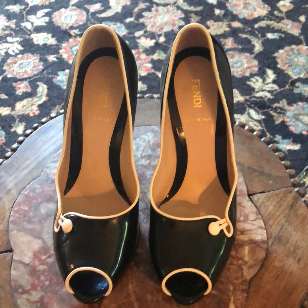 FENDI HEELS AUTHENTIC NEW black & white size 9